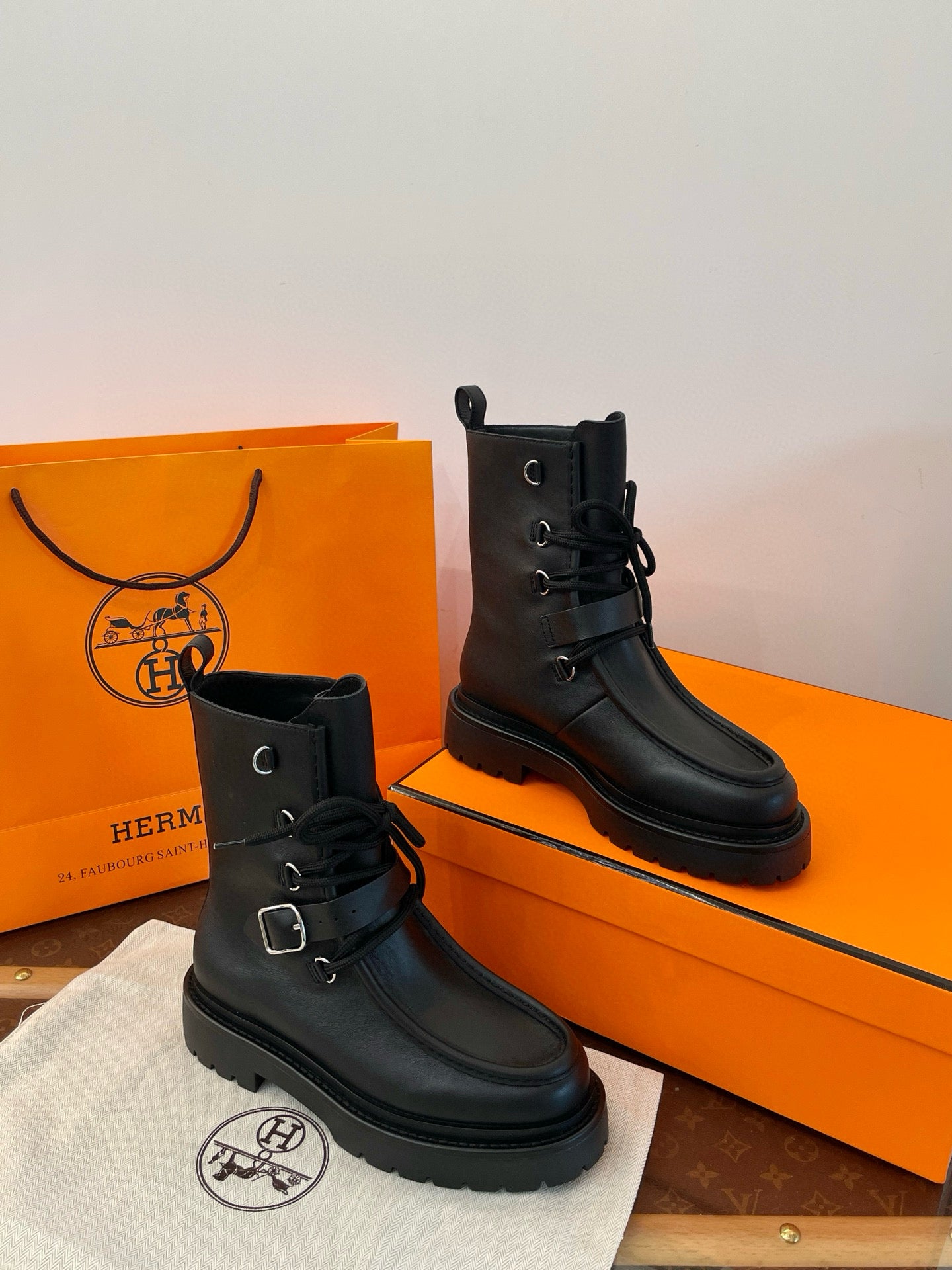 HERM LAND BOOTS