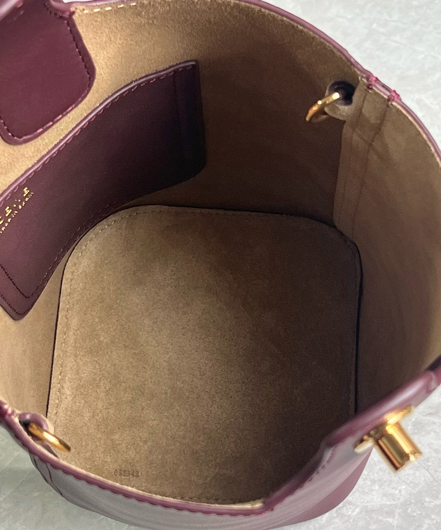 LOEW MINI PEBBLE BUCKET BAG