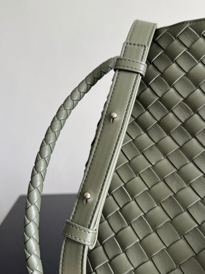 BOTT V ANDIAMO BUCKET BAG