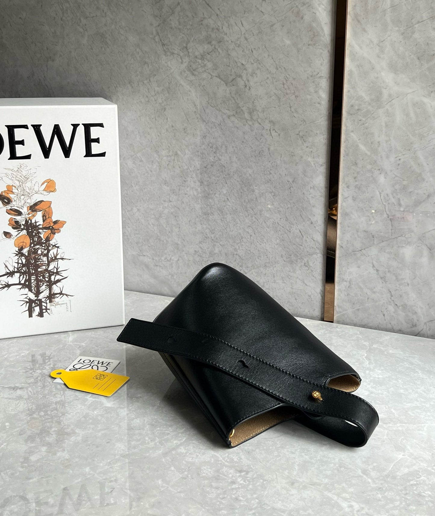 LOEW MINI PEBBLE BUCKET BAG