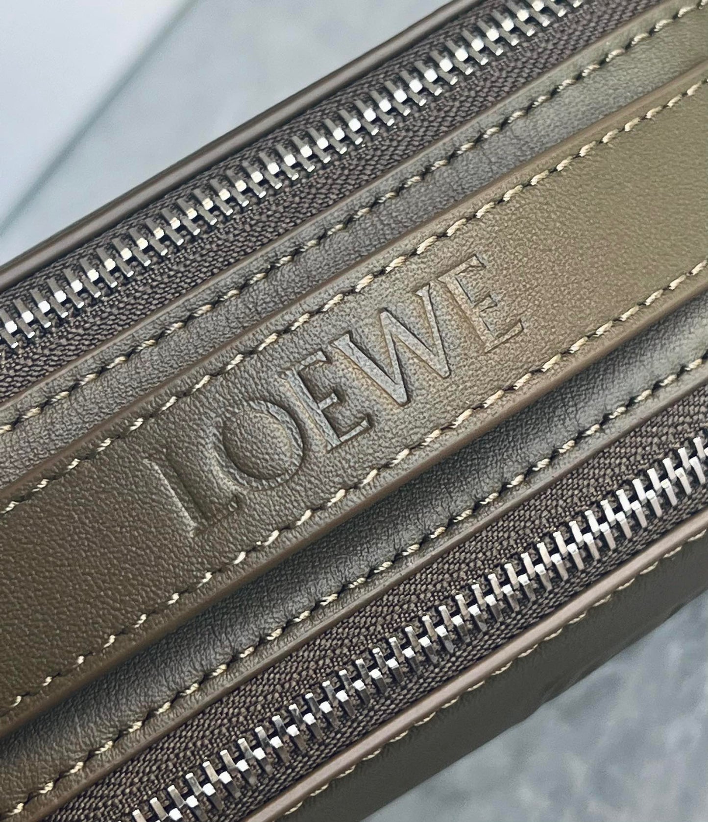 LOEW MINI CAMERA CROSSBODY BAG