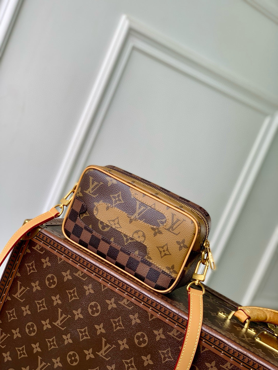 LOU TROCADERO WEARABLE WALLET