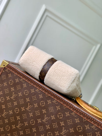 LOU POCHETTE MIA BAG