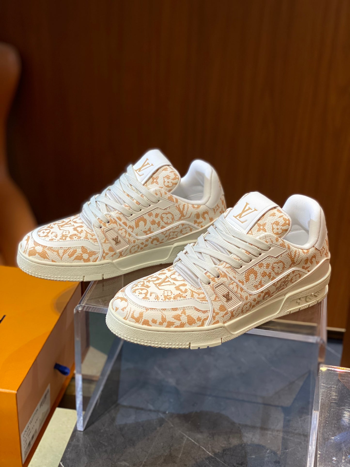 LOU TRAINERS