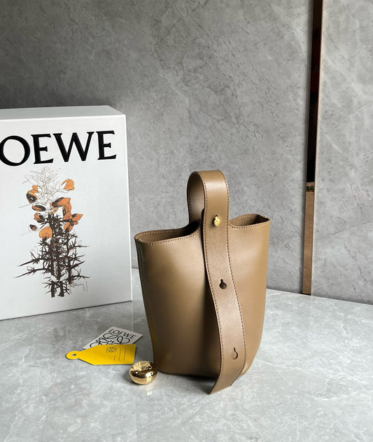 LOEW MINI PEBBLE BUCKET BAG