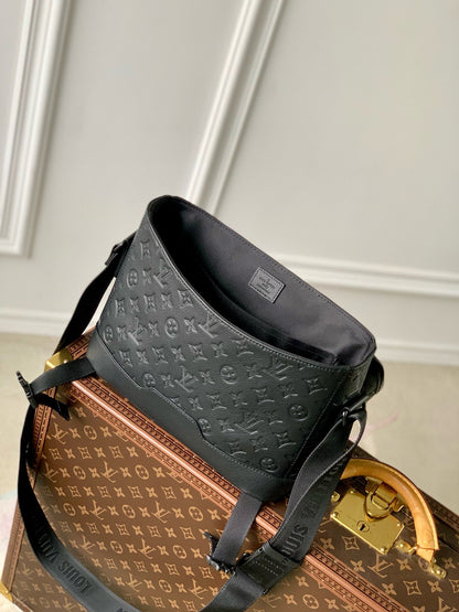 LOU PM VOYAGER BAG