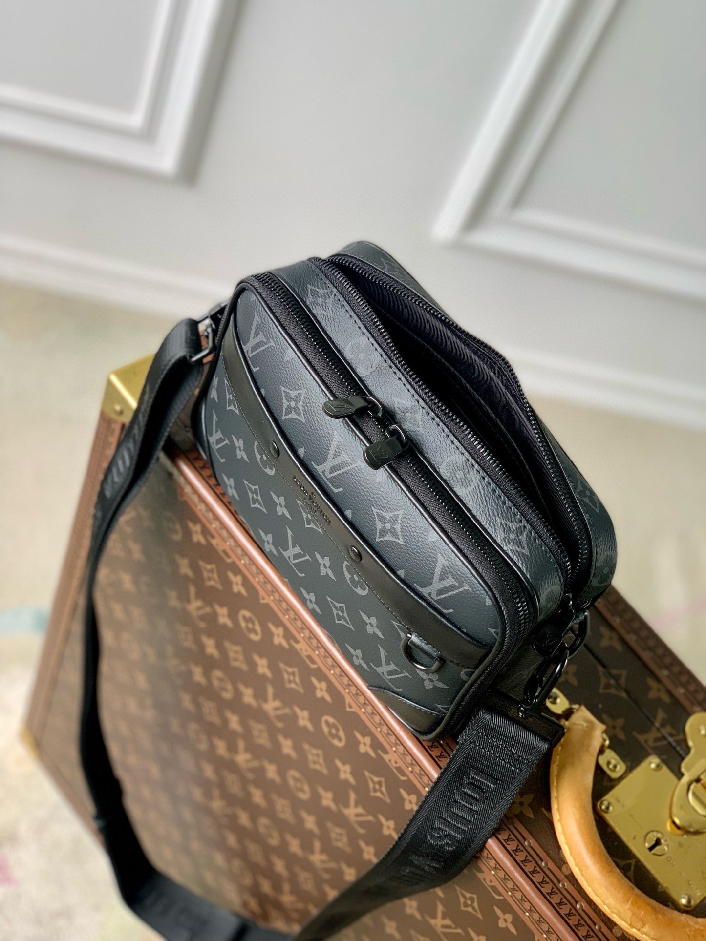 LOU ALPHA MESSENGER BAG