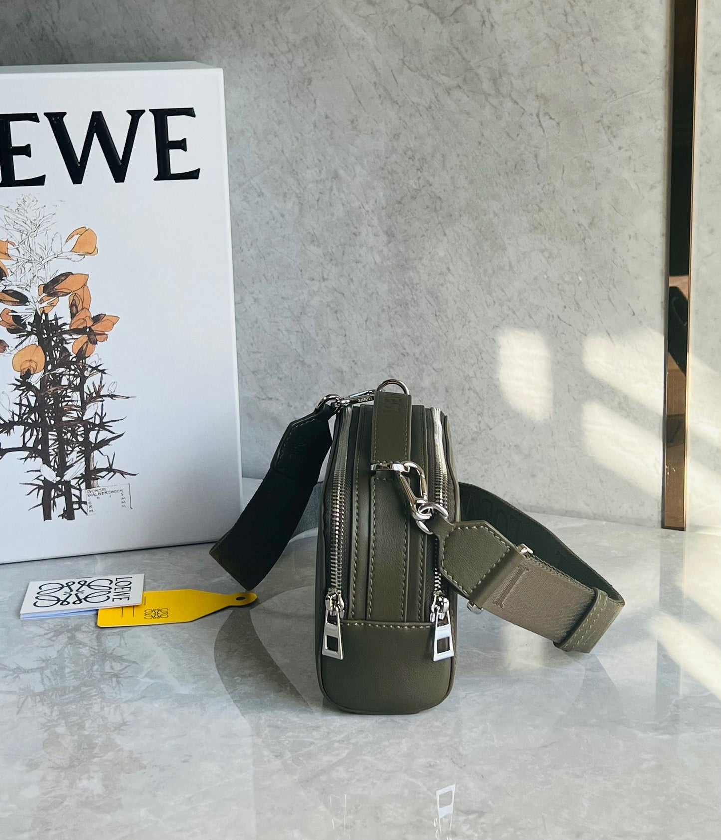 LOEW MINI CAMERA CROSSBODY BAG