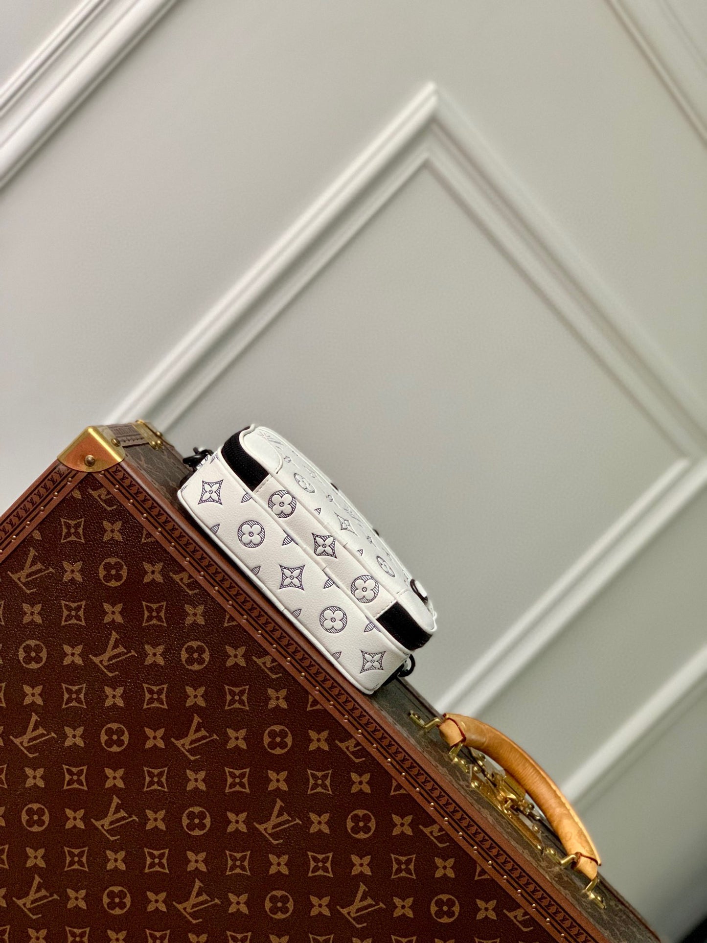 LOU ALPHA WEARABLE WALLET