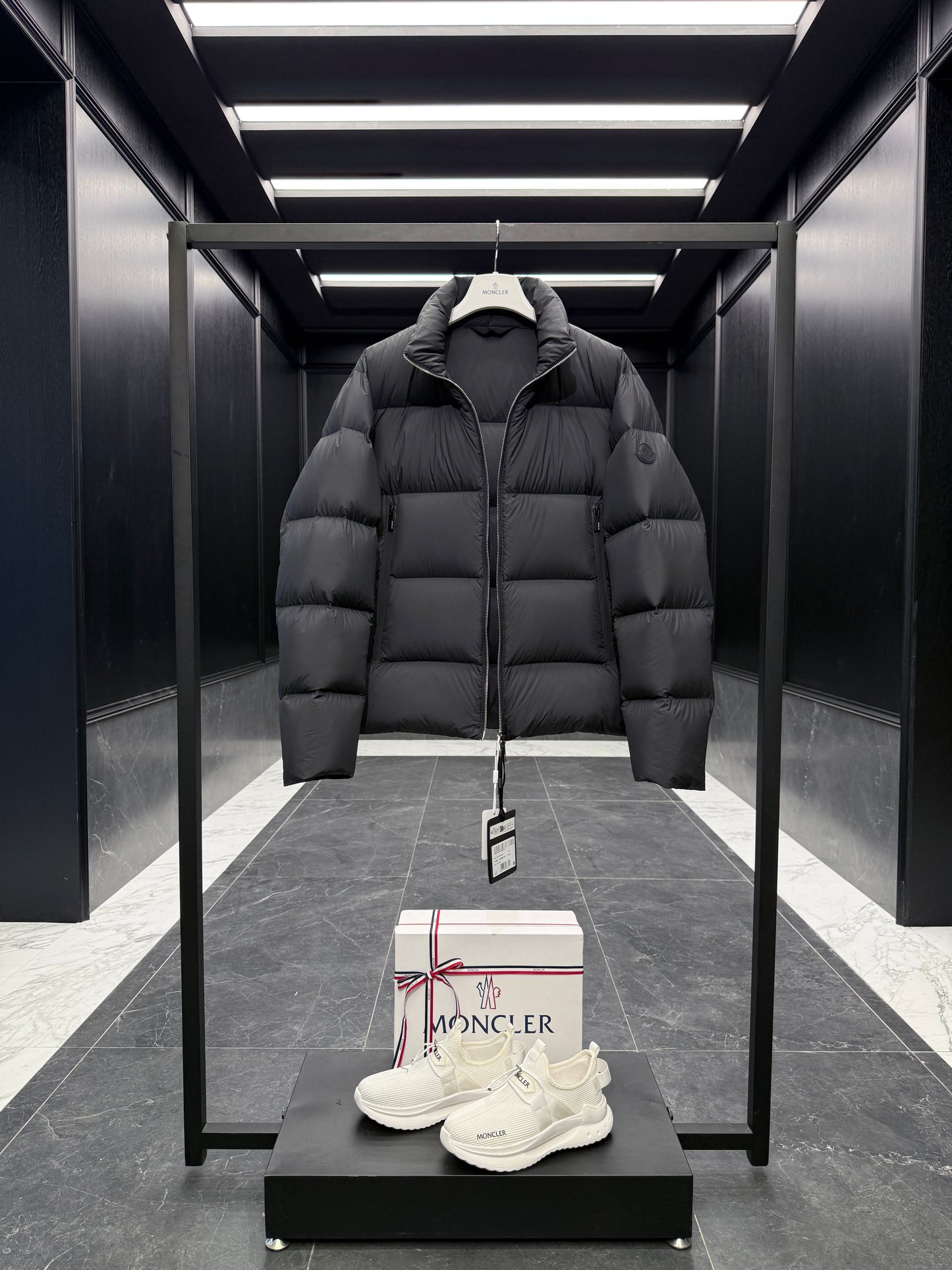 MONC TARN JACKET