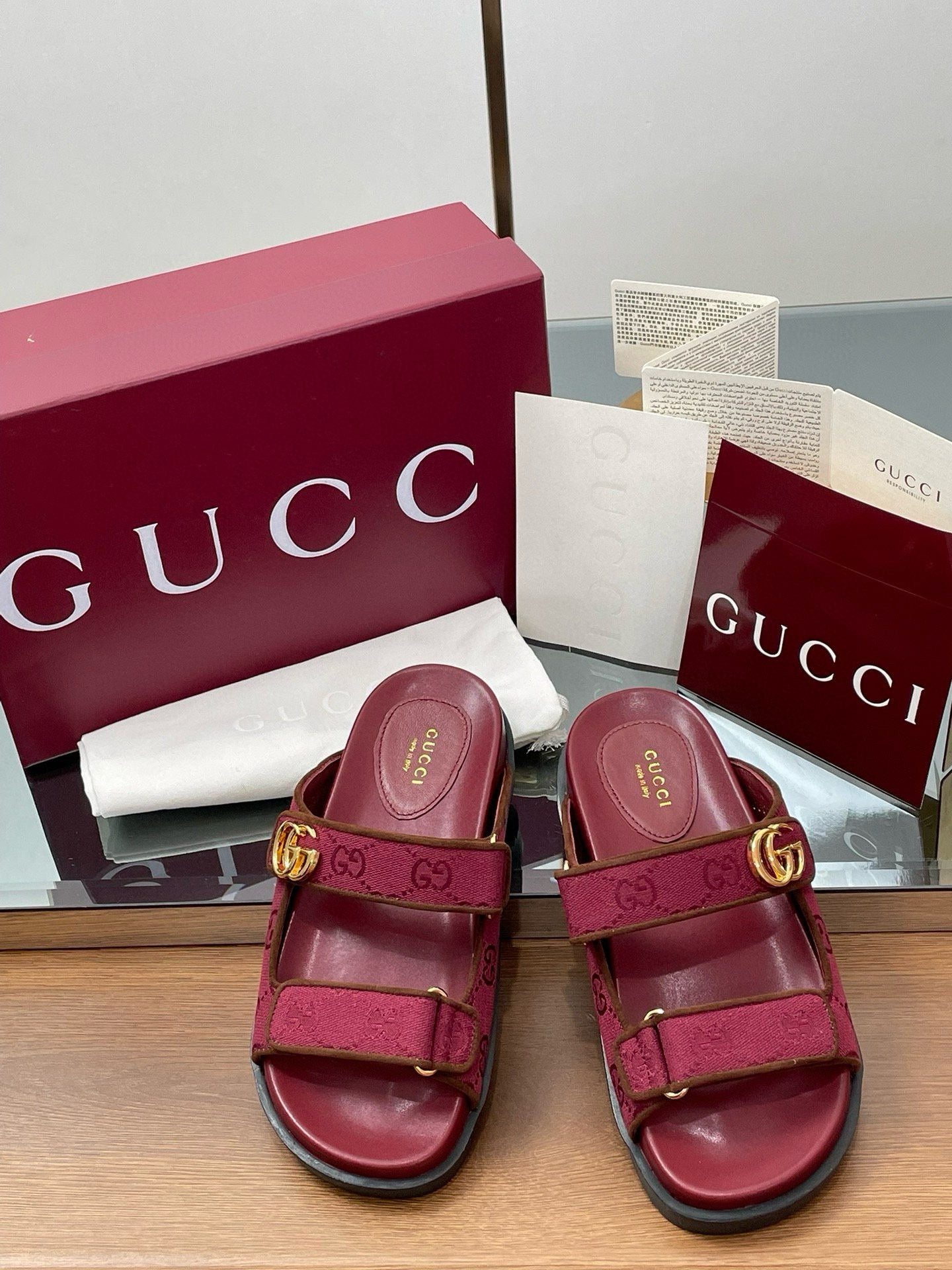 GG SANDALS
