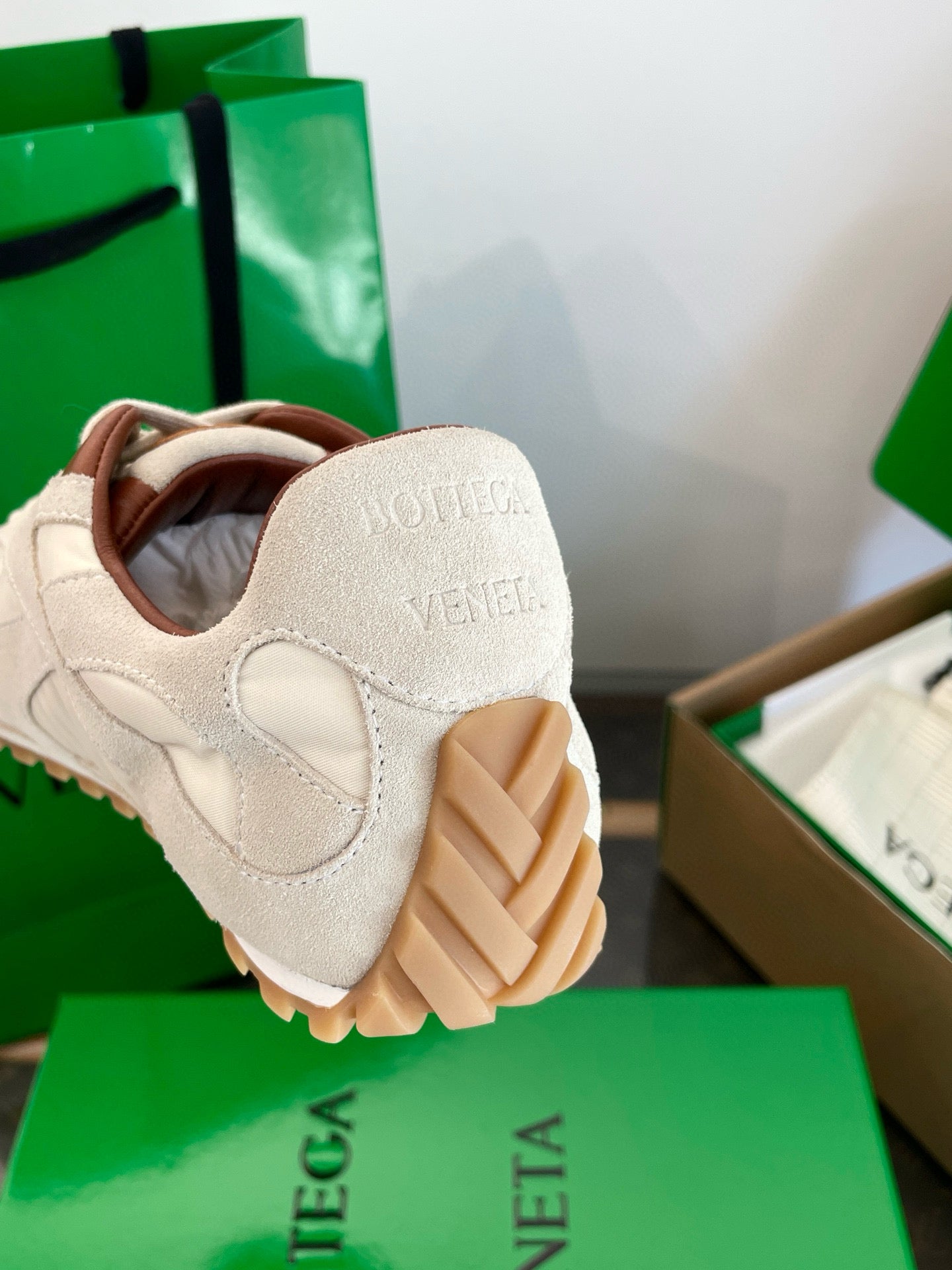 BOTT V ORBIT SNEAKER