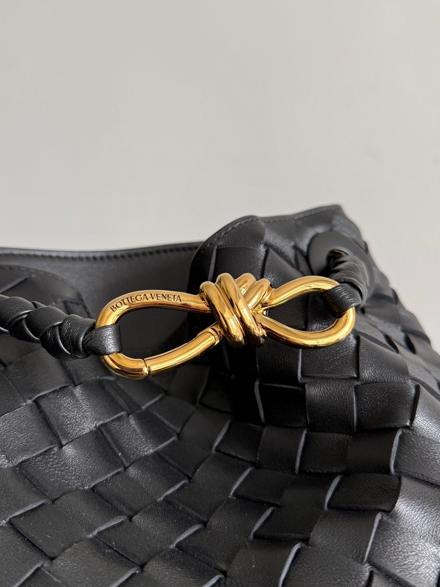 BOTT V ANDIAMO BUCKET BAG