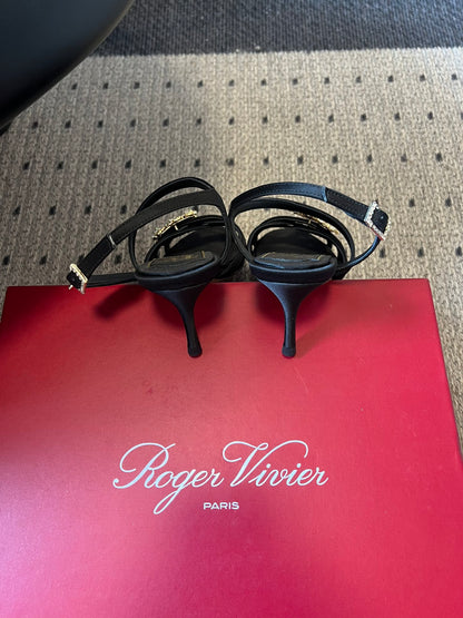 ROGER V HEELS