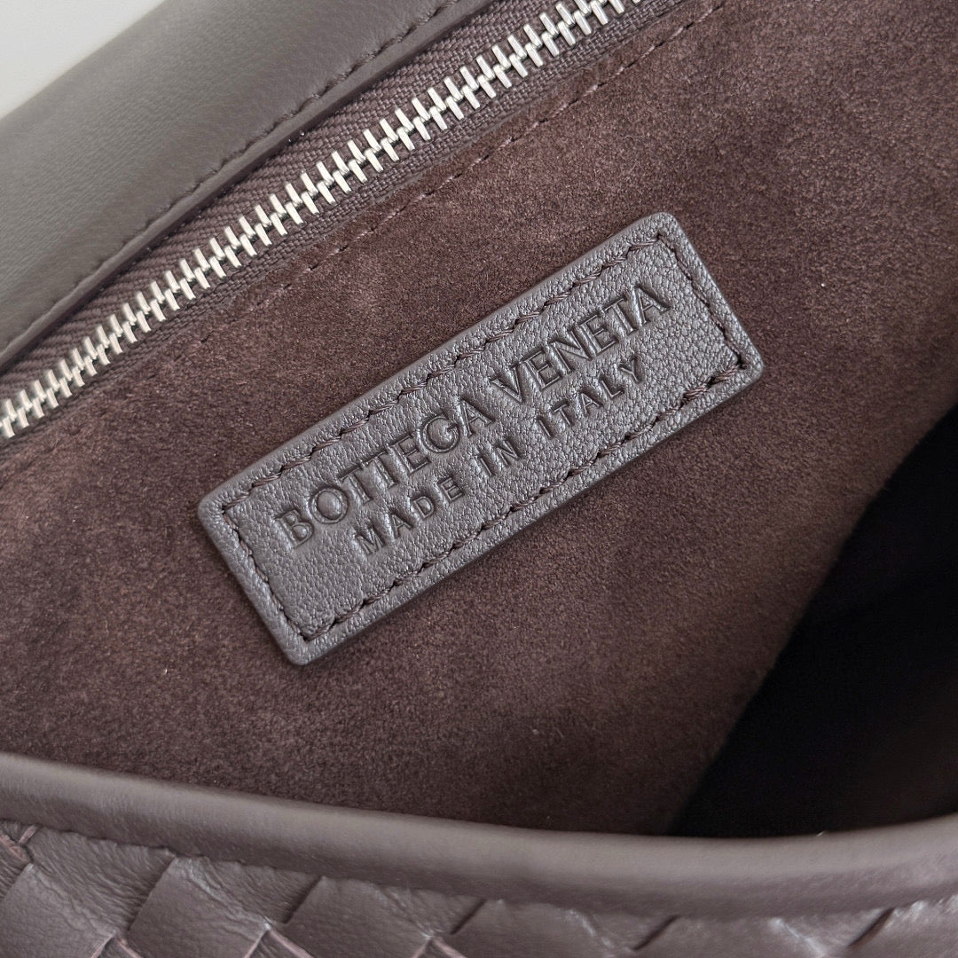 BOTT V VENETO FLAP MESSENGER BAG