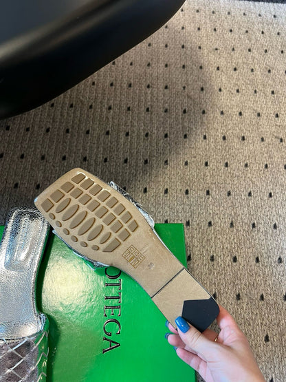 BOTT V SANDALS