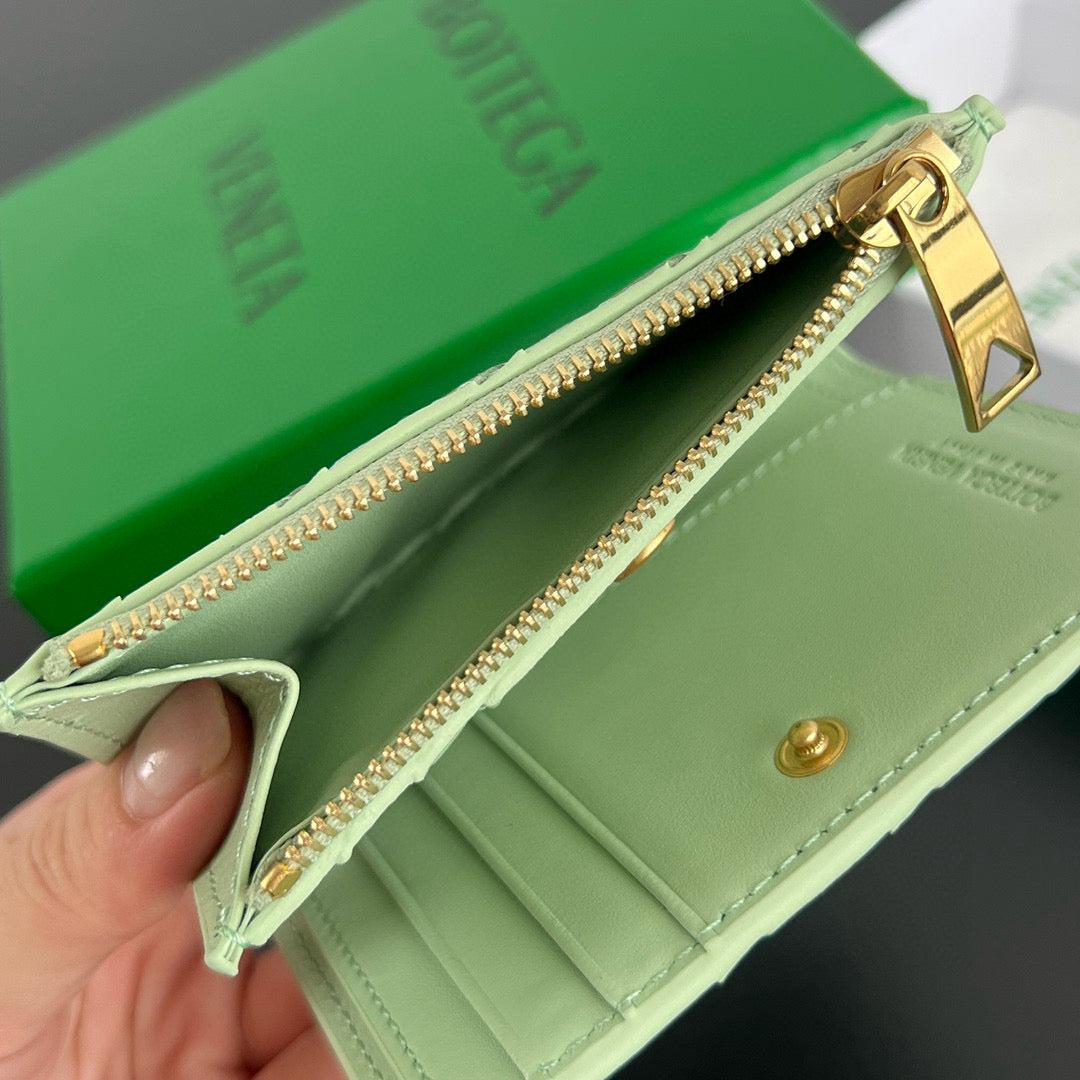 BV INTRECCIATO SMALL BI-FOLD WALLET