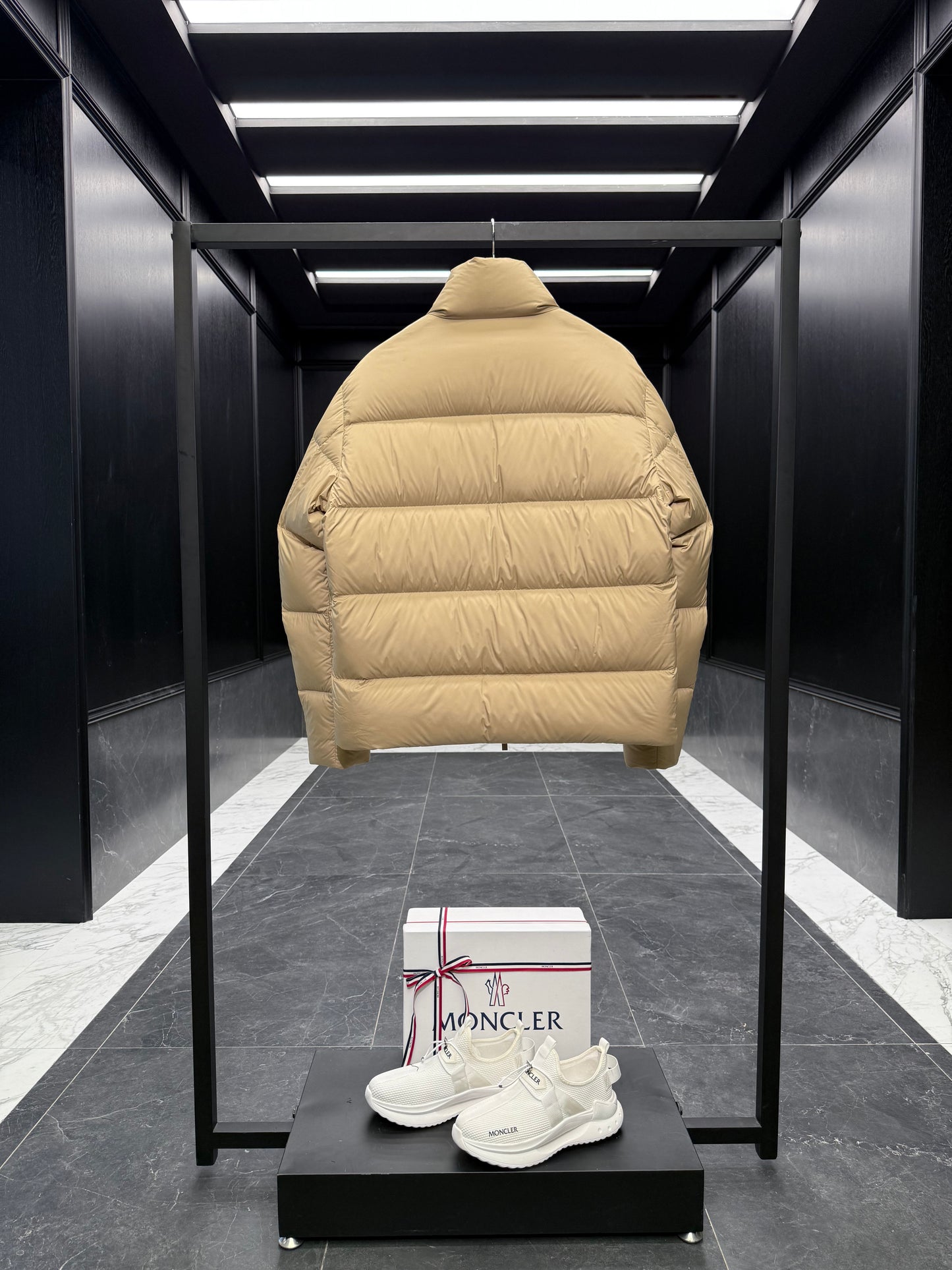 MONC TARN JACKET