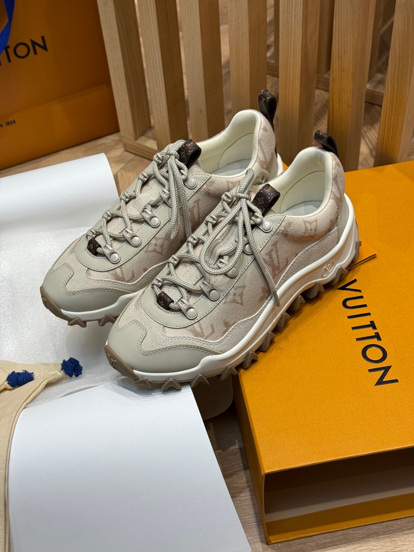 LOU RUSH XPLORER SNEAKERS