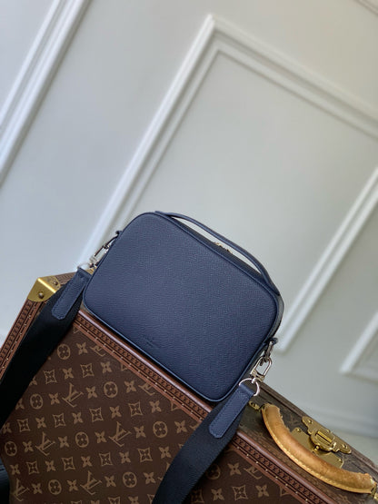 LOU AVENUE MESSENGER BAG
