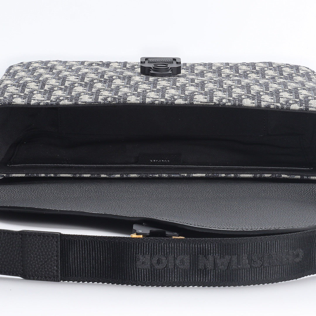CD SADDLE MESSENGER BAG