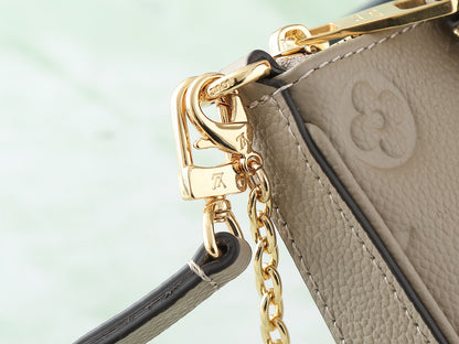 LOU EASY POUCH ON STRAP