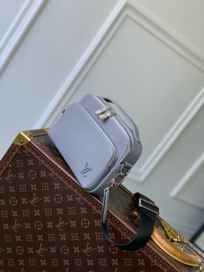 LOU AVENUE MESSENGER BAG