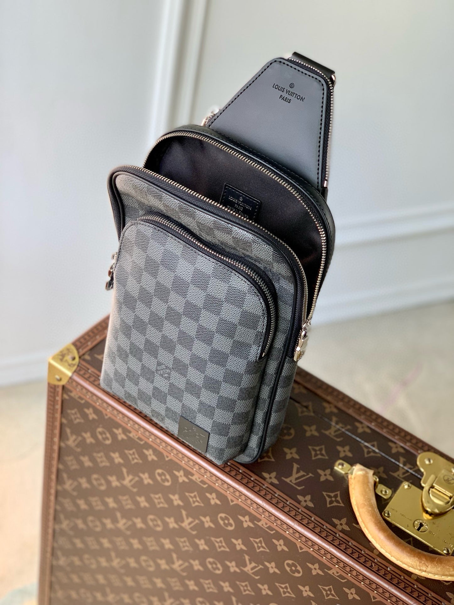 LOU AVENUE PM SLING BAG