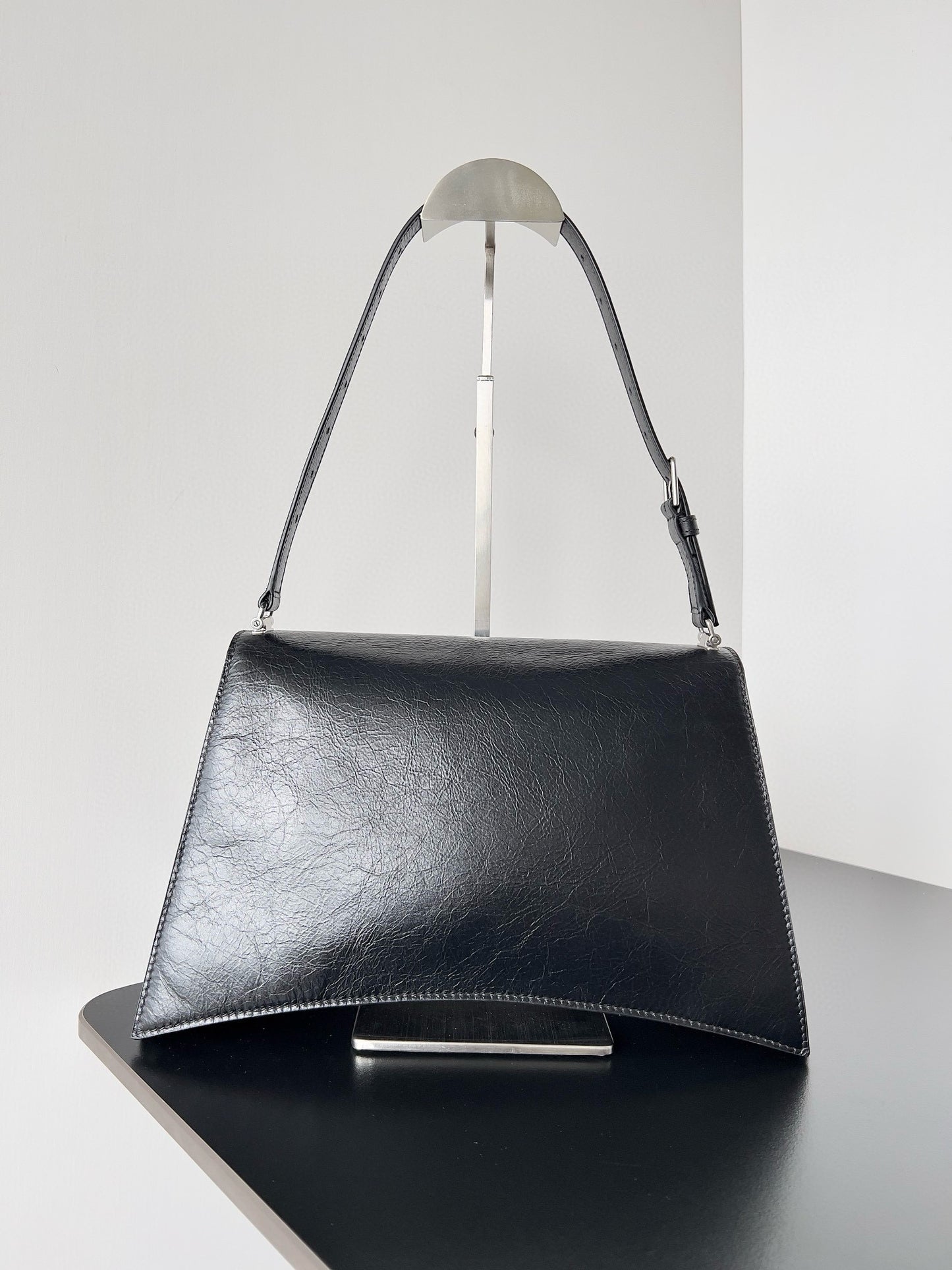 BAL MEDIUM CRUSH BAG