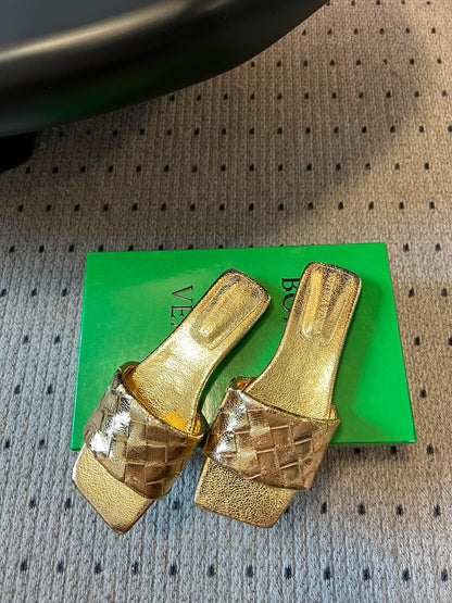 BOTT V SANDALS