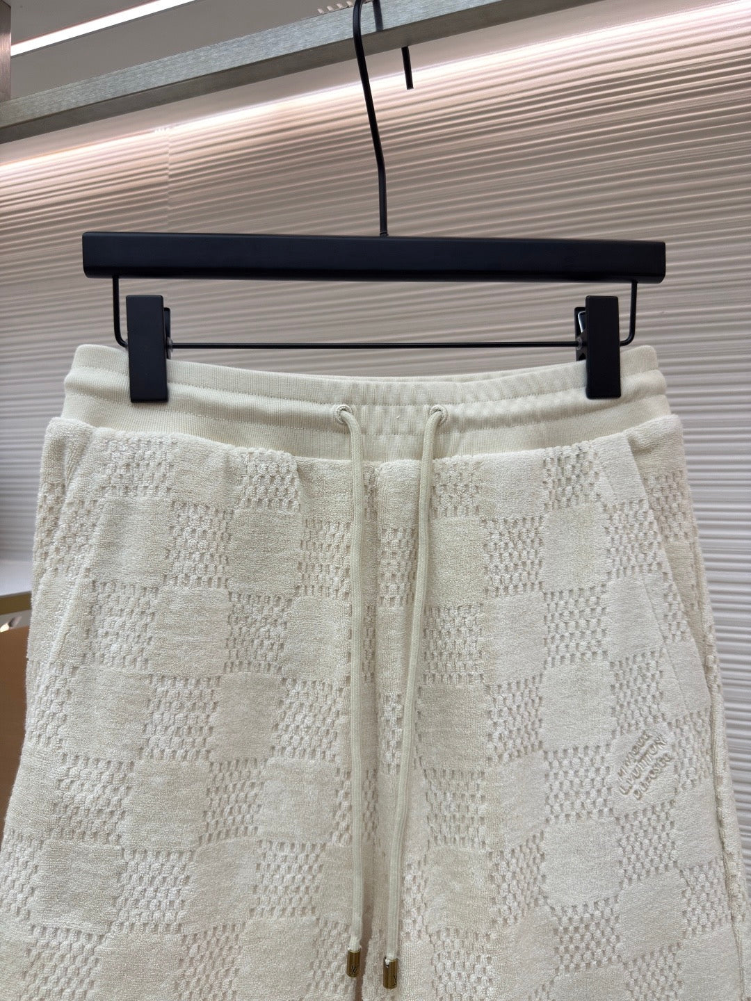 LOU SHORTS