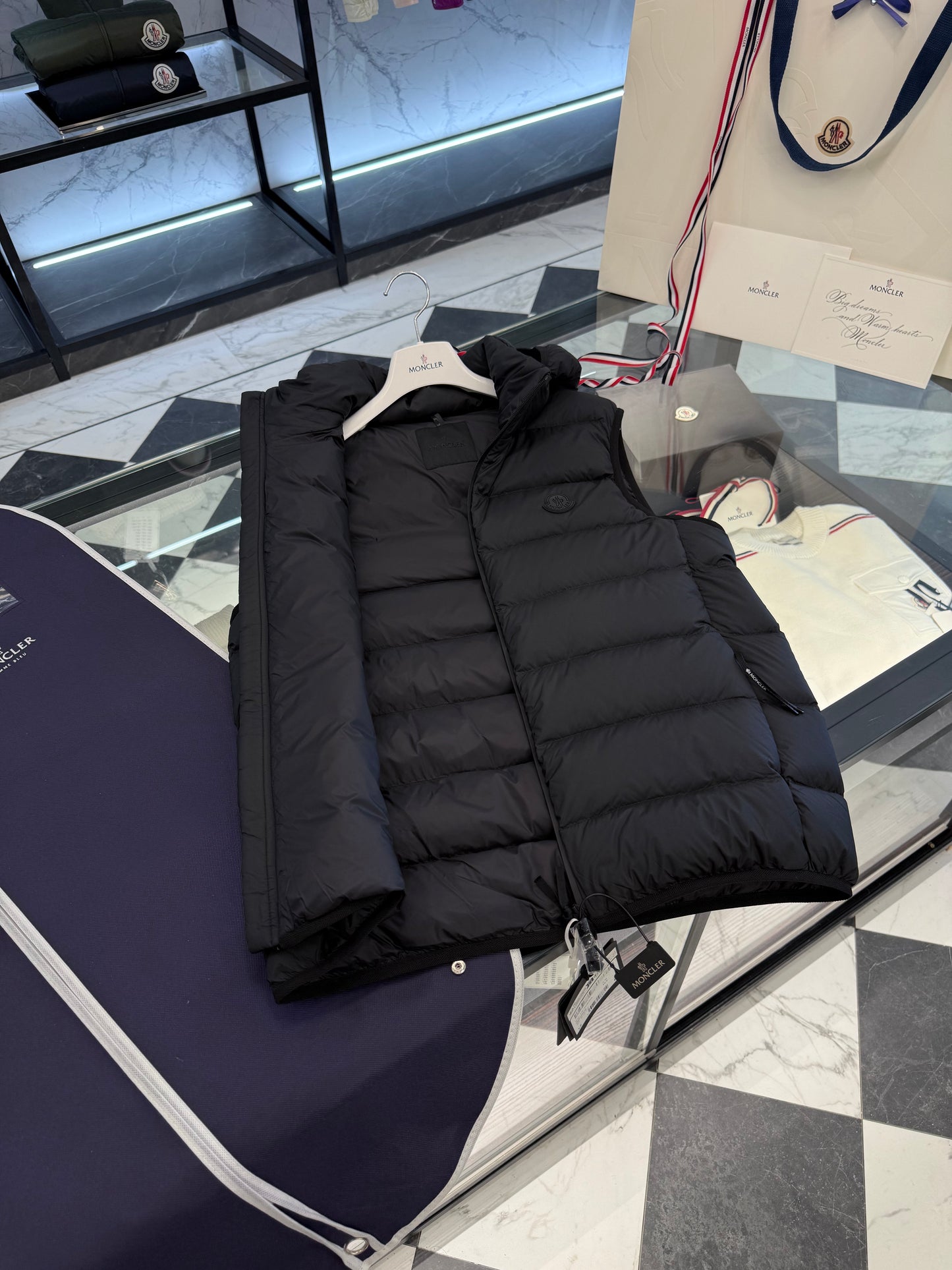 MONC VALMASQUE VEST