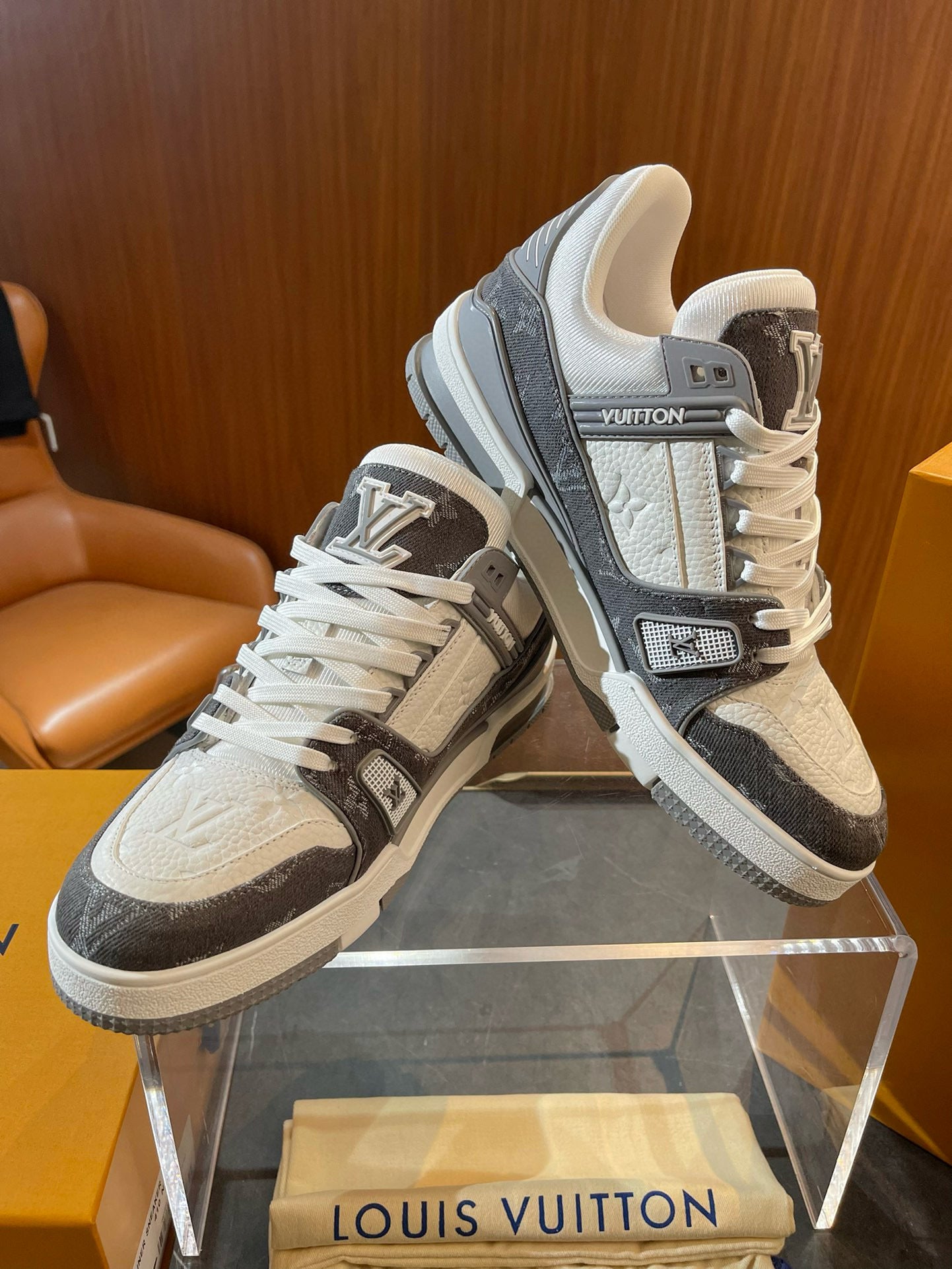 LOU TRAINERS