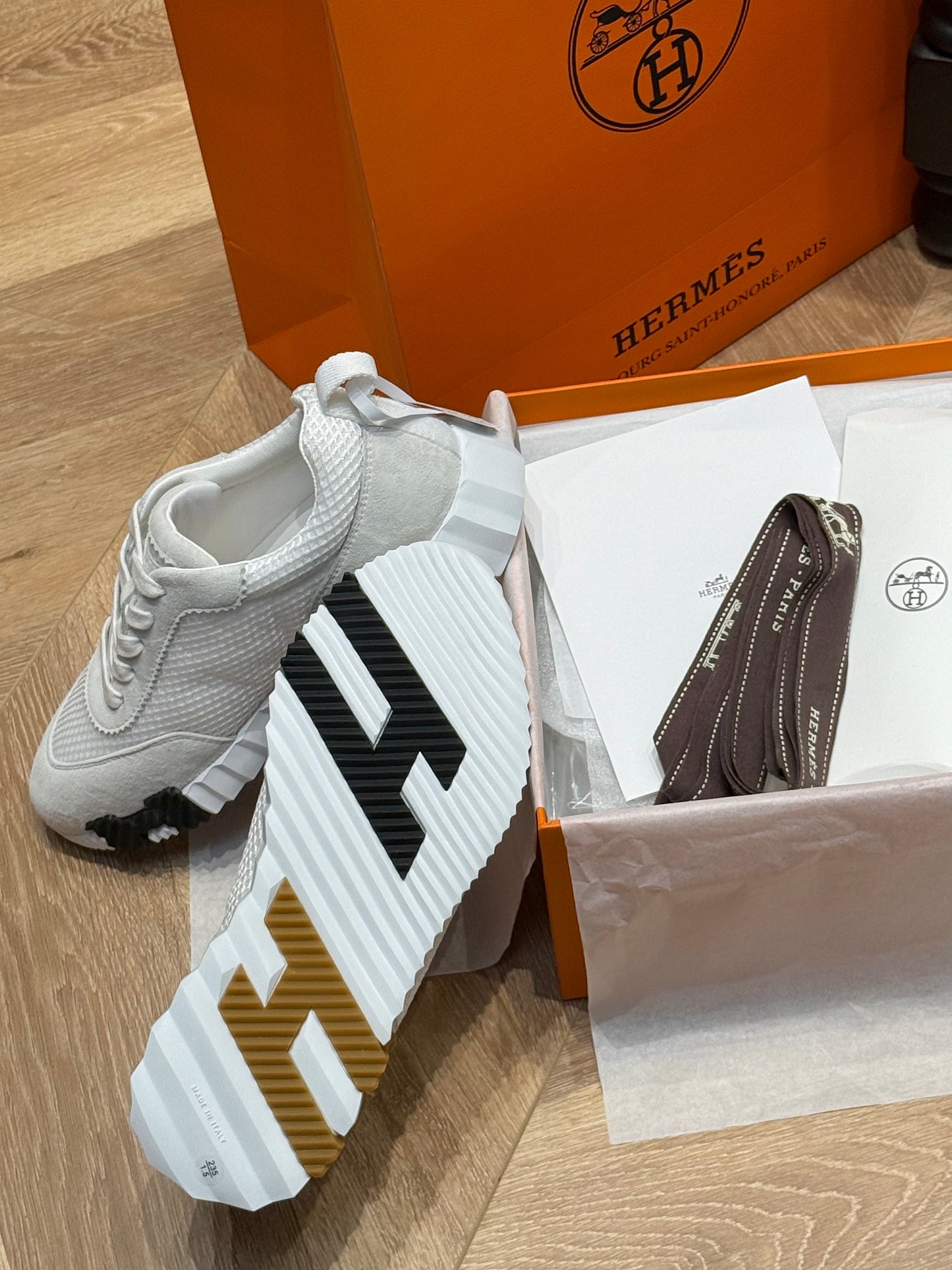 HERM BOUNCING SNEAKER