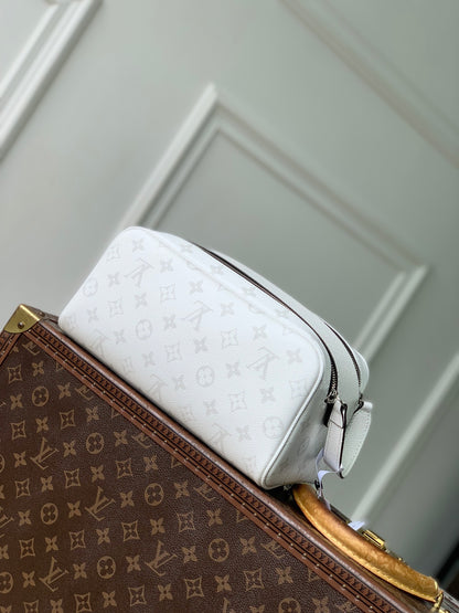 LOU DOPP KIT TOILETRY BAG