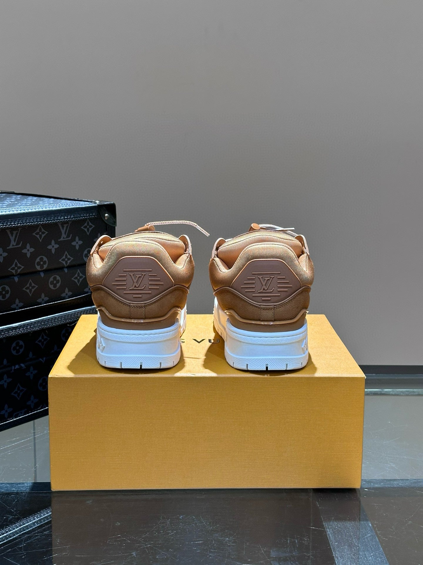 LOU TRAINERS