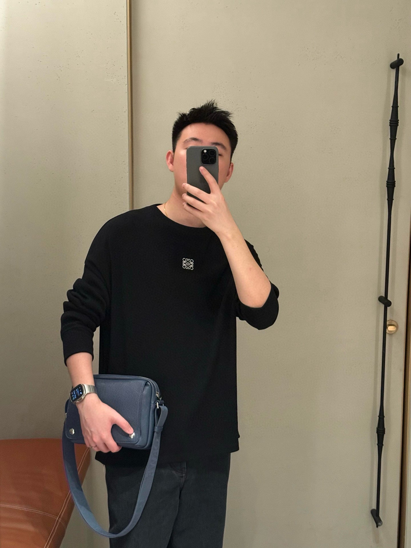 LOEW PEBBLE MESSENGER BAG