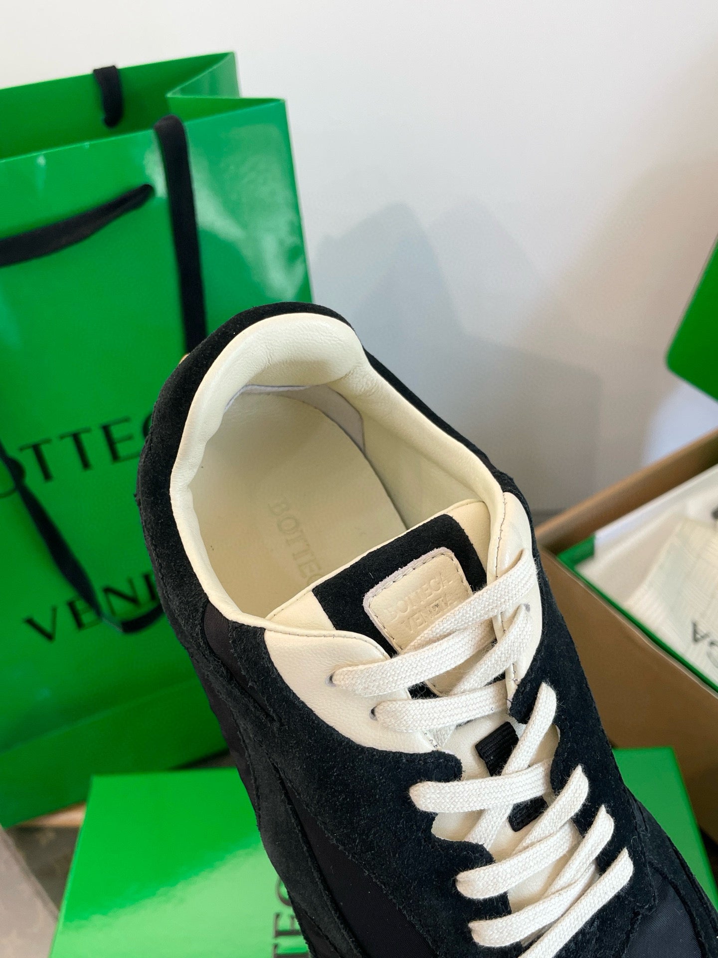 BOTT V ORBIT SNEAKER