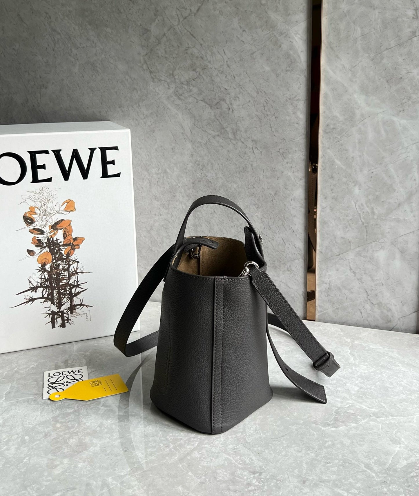 LOEW MINI PEBBLE BUCKET BAG