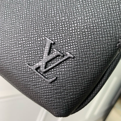 LOU AVENUE MESSENGER BAG
