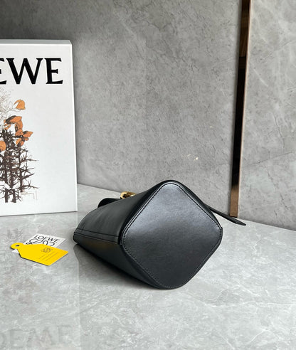 LOEW MINI PEBBLE BUCKET BAG