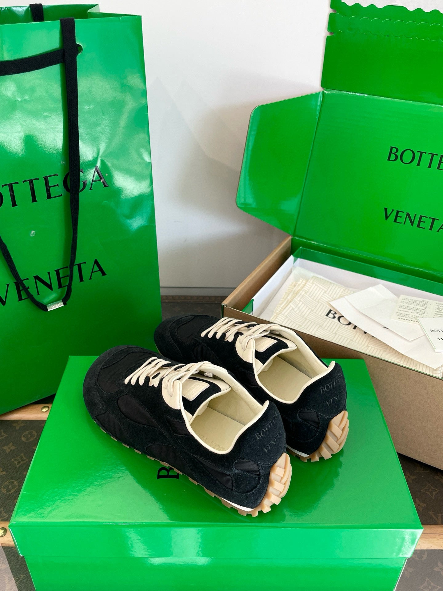 BOTT V ORBIT SNEAKER