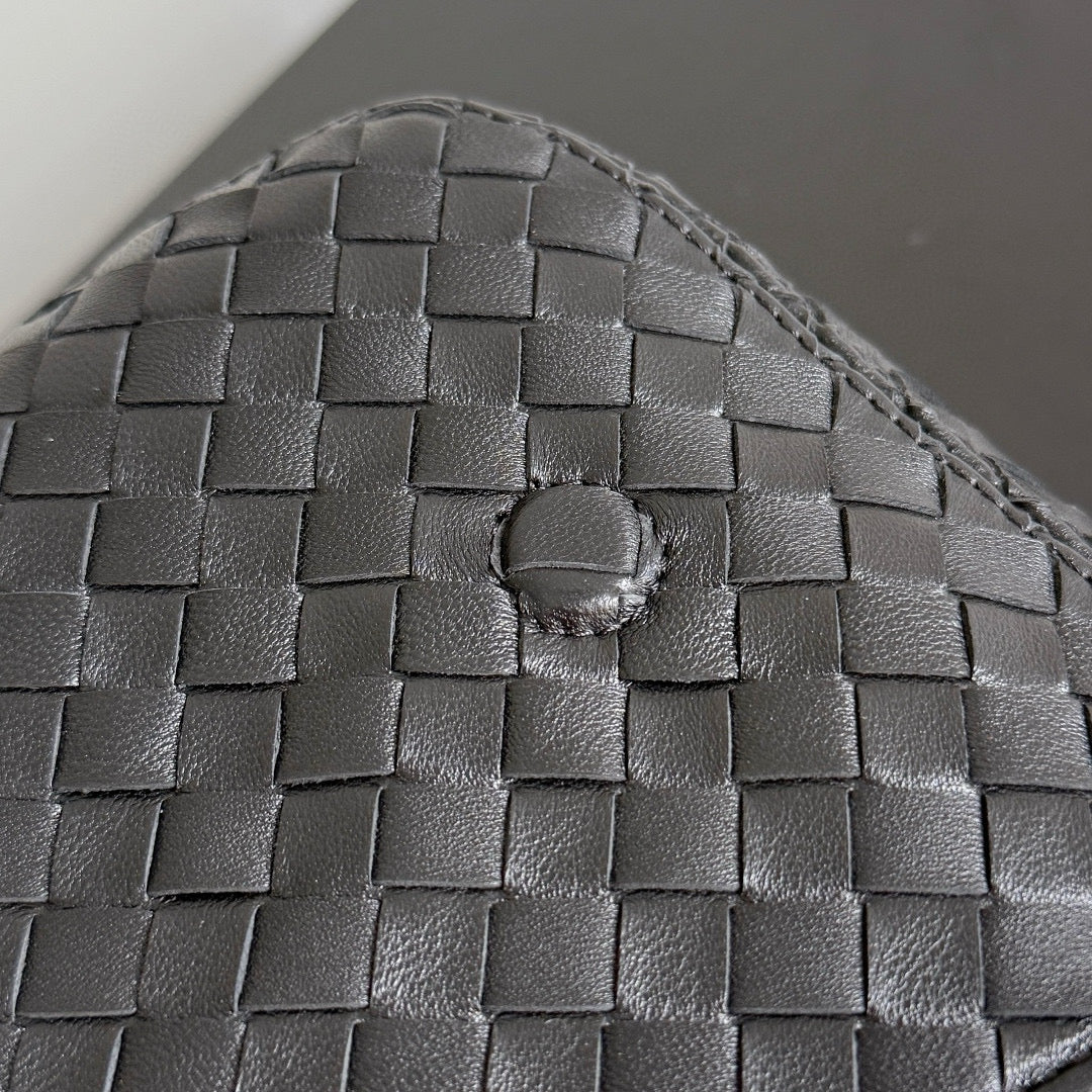 BOTT V VENETO FLAP MESSENGER BAG