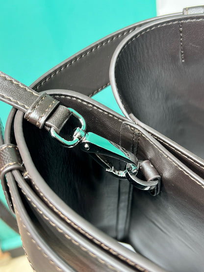PD BUCKLE NAPPA LEATHER BAG