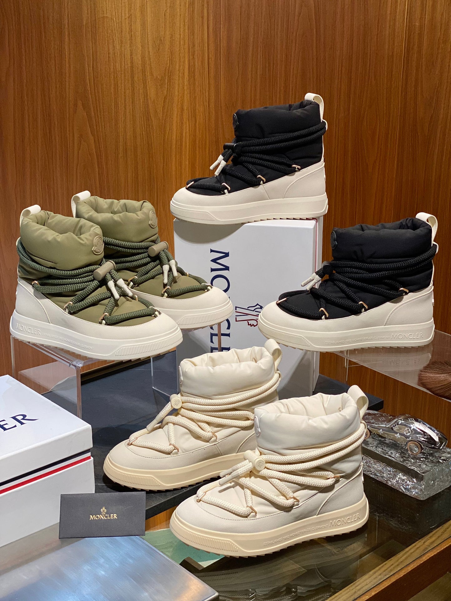 MONC ALTIVE MID SNOW BOOTS