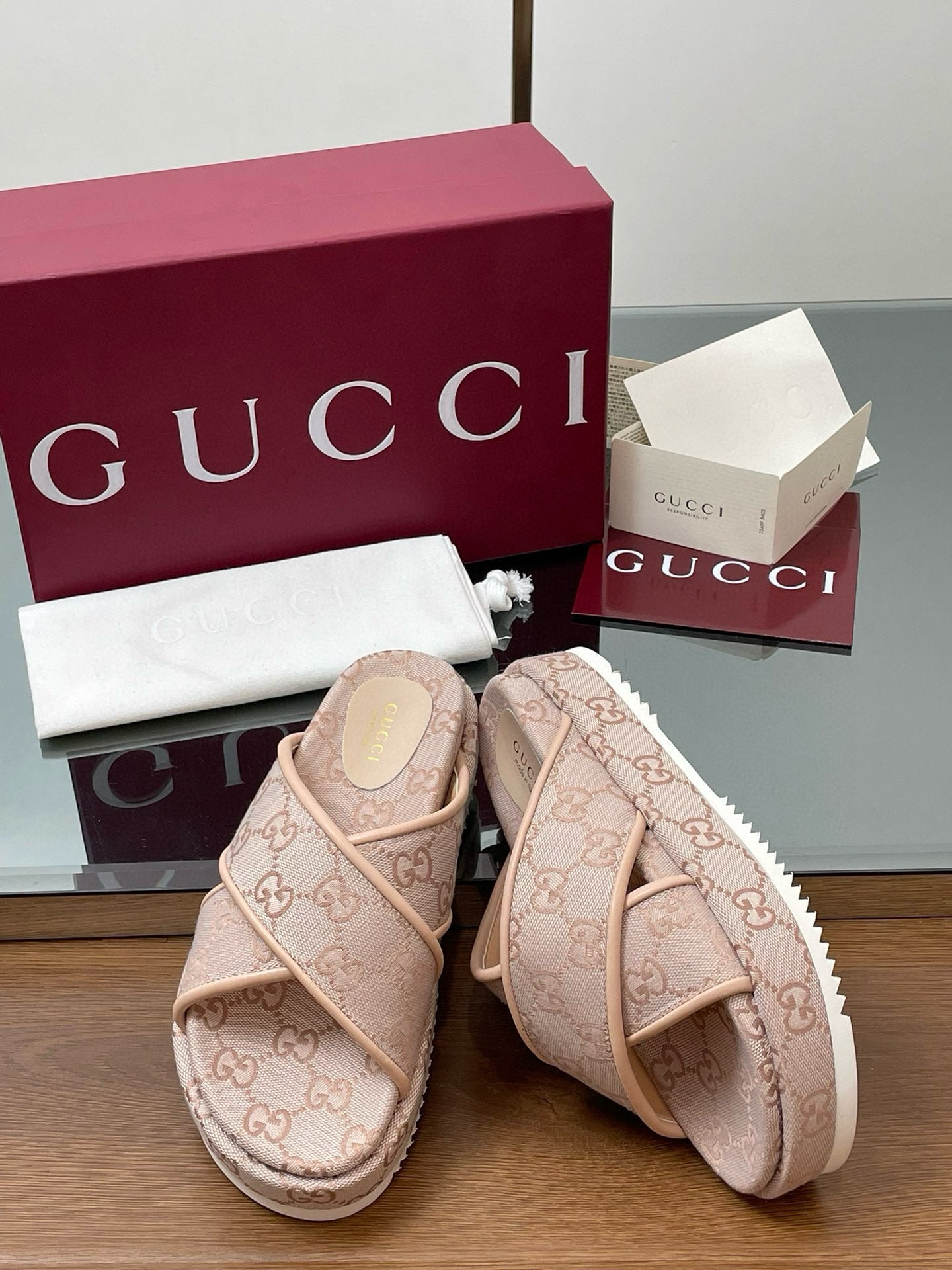 GG SANDALS