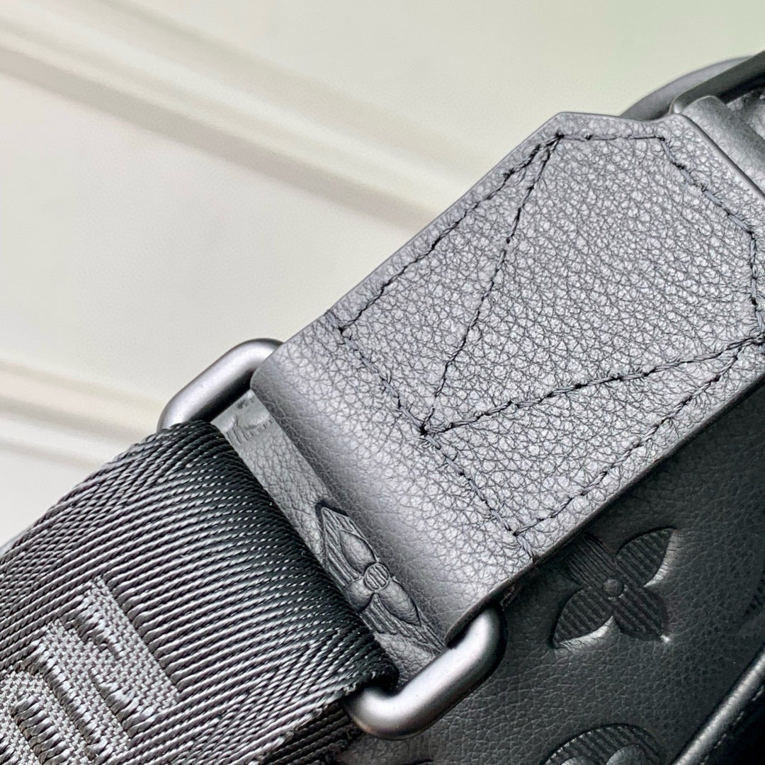 LOU PULSE MESSENGER BAG
