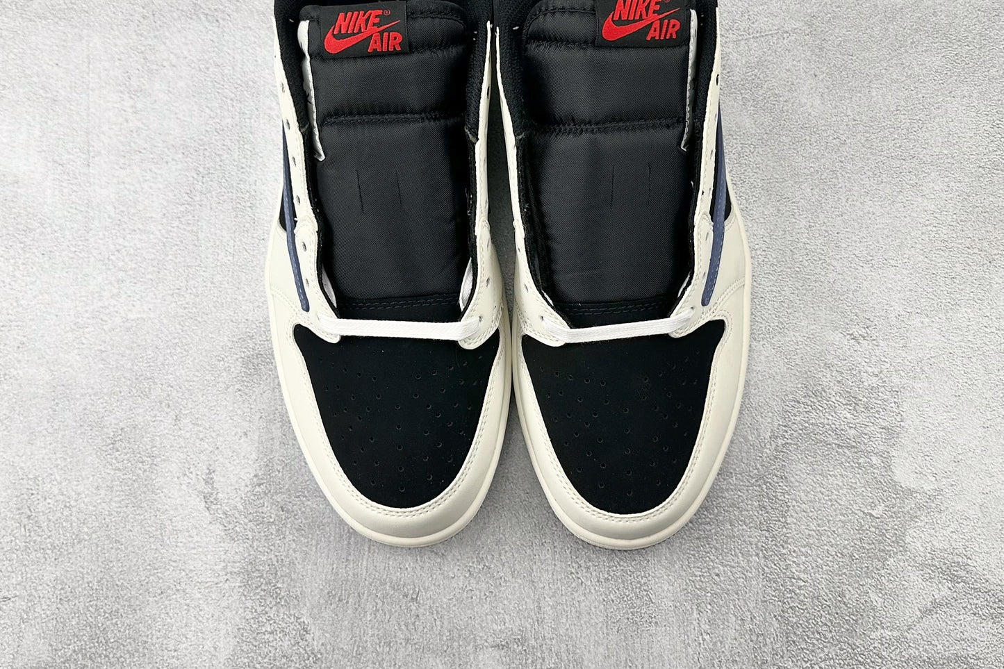 TRAVIS S x JORDAN 1 LOW