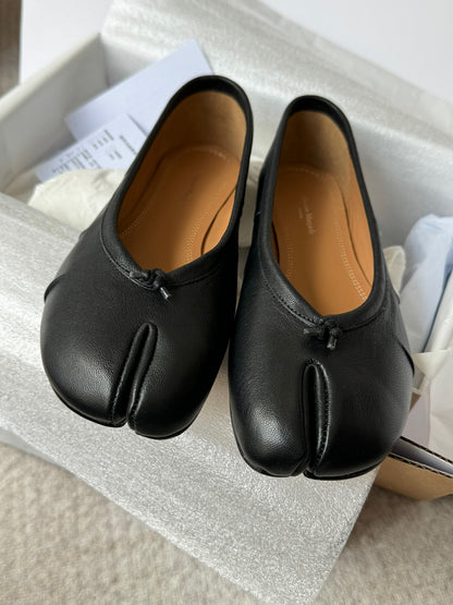 MAISON M TABI BALLET FLATS