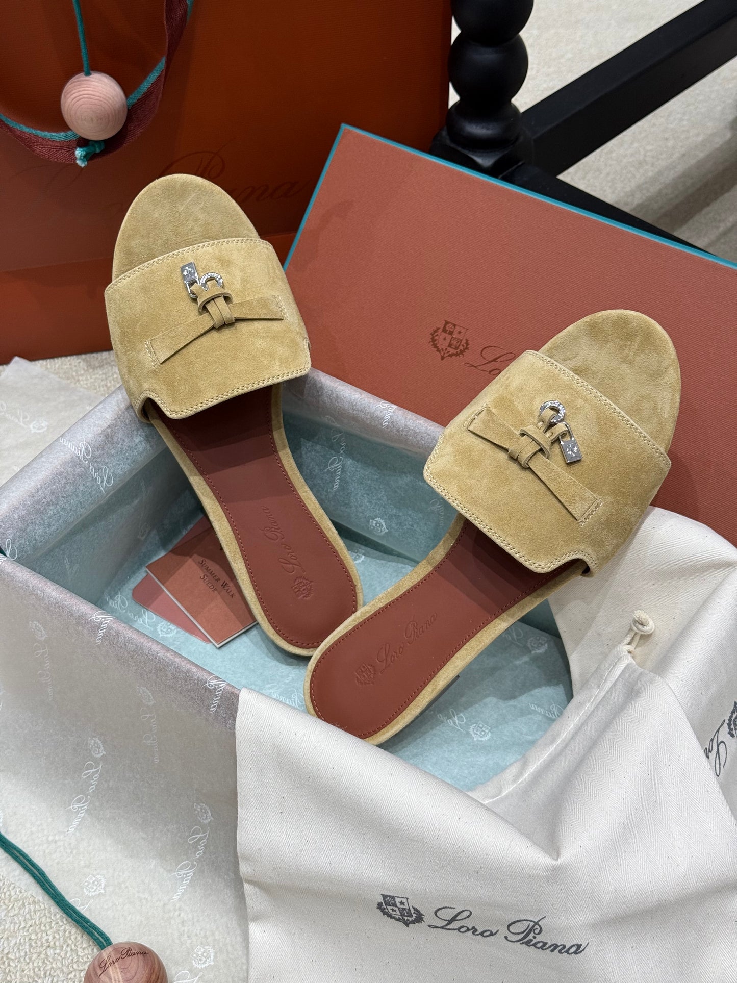 LORO P SUMMER CHARM SLIPPER